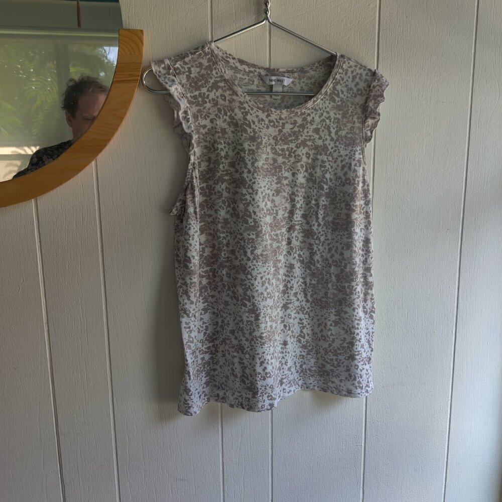 Nine West Tee Top with ruffles around arm, grey camoflauge print. SZ XL